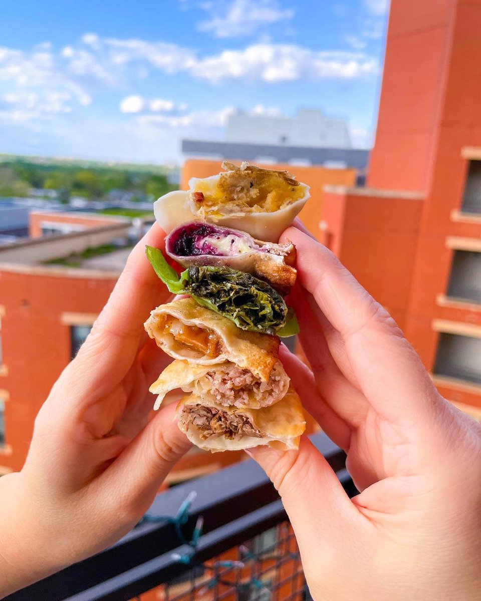 VillatLeesburg's tweet image. At @Chefscape, there is something yummy for everyone! Grab the best barbecue at Big Kyle BBQ, refreshing fruity treats from Colombian’s Place, Spanish bites from Tia Pepa, + artisan pierogis from to-go-only, Rogi! 📷: mycolombiancuisine, katiescardiokitchen, wfhloudoun