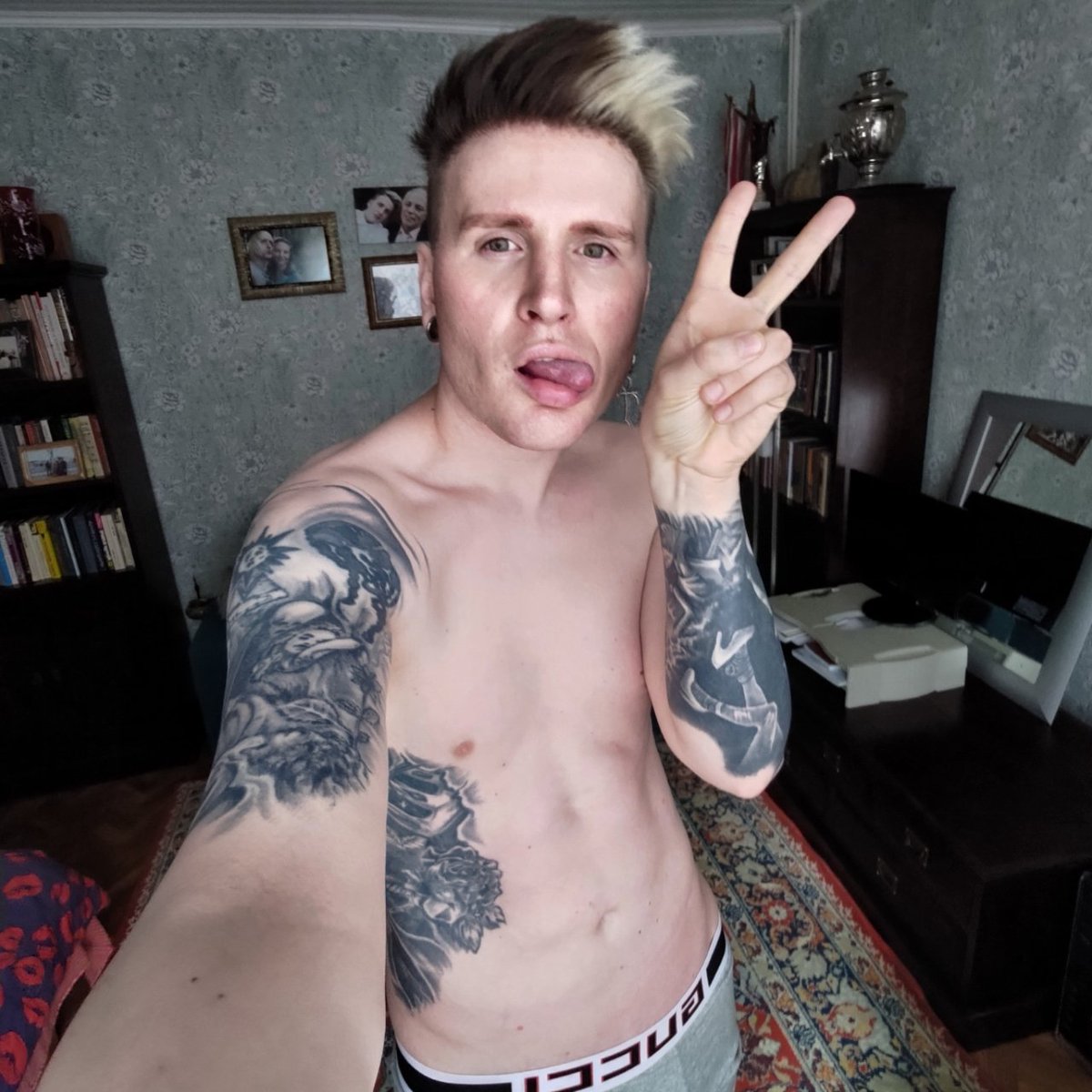 Hungry_4_cocks's tweet photo. Sick of  Soviet Union . Back to #London  in September. #claphamcommon #clapham 24/7 then. 
#oral #gagging #gagthefag #bj #london #uk #clapham #balham #deepthroat #sucking #cumdump #onlyoral #hungry #slutty #swallow #bukake #gangbang #sub #blowjob #cumshot #sexpark #cruisinggays https://t.co/6rWJvvcswU