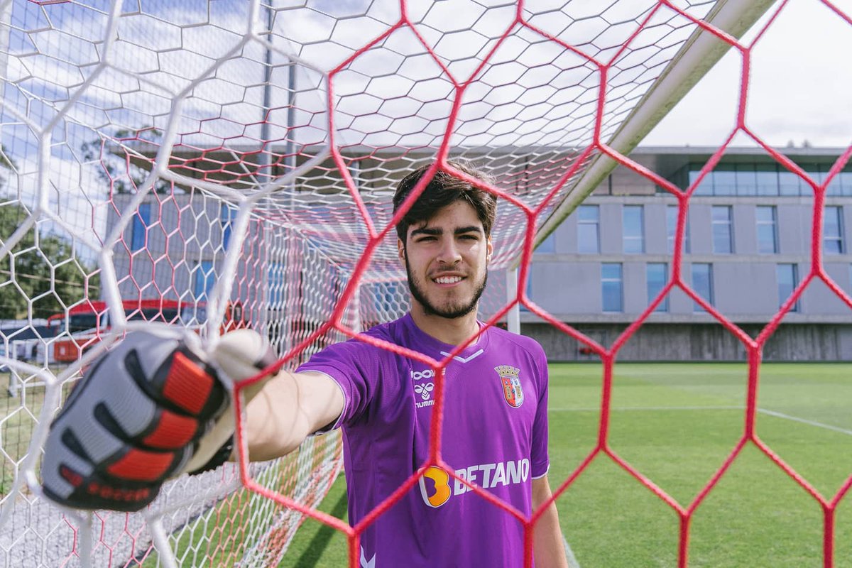 Mais um jovem seguro 💪

Gonçalo Dias renova por mais uma temporada e vai integrar a equipa B ⚔️

bit.ly/GonçaloDiasRen…