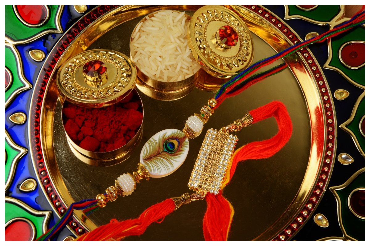 tanyamethi's tweet photo. Plz on rakhi treat ur bloodrelated and otherones equally .tie the same rakhi and present the same type of gifts to all . They ar already feeling deprived of nt being close to u as the other  and u are torturing thm by Ur different gifts and rakhis.🙏🙏🙏🙏 #HappyRakshaBandhan https://t.co/xEZ15w1gG1