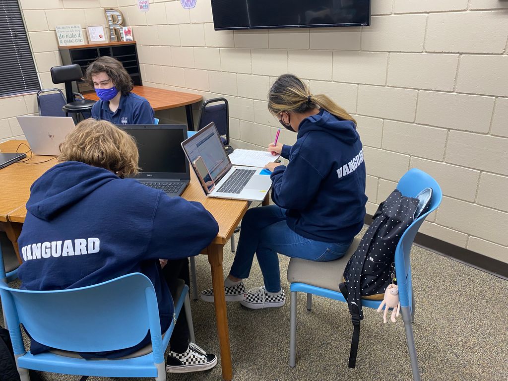 VanguardFl's tweet image. #DualEnrollment students have initiated their college courses this week alongside our campus classes.  #LearningTogether #LearningDiversity #BoardingSchoolLife