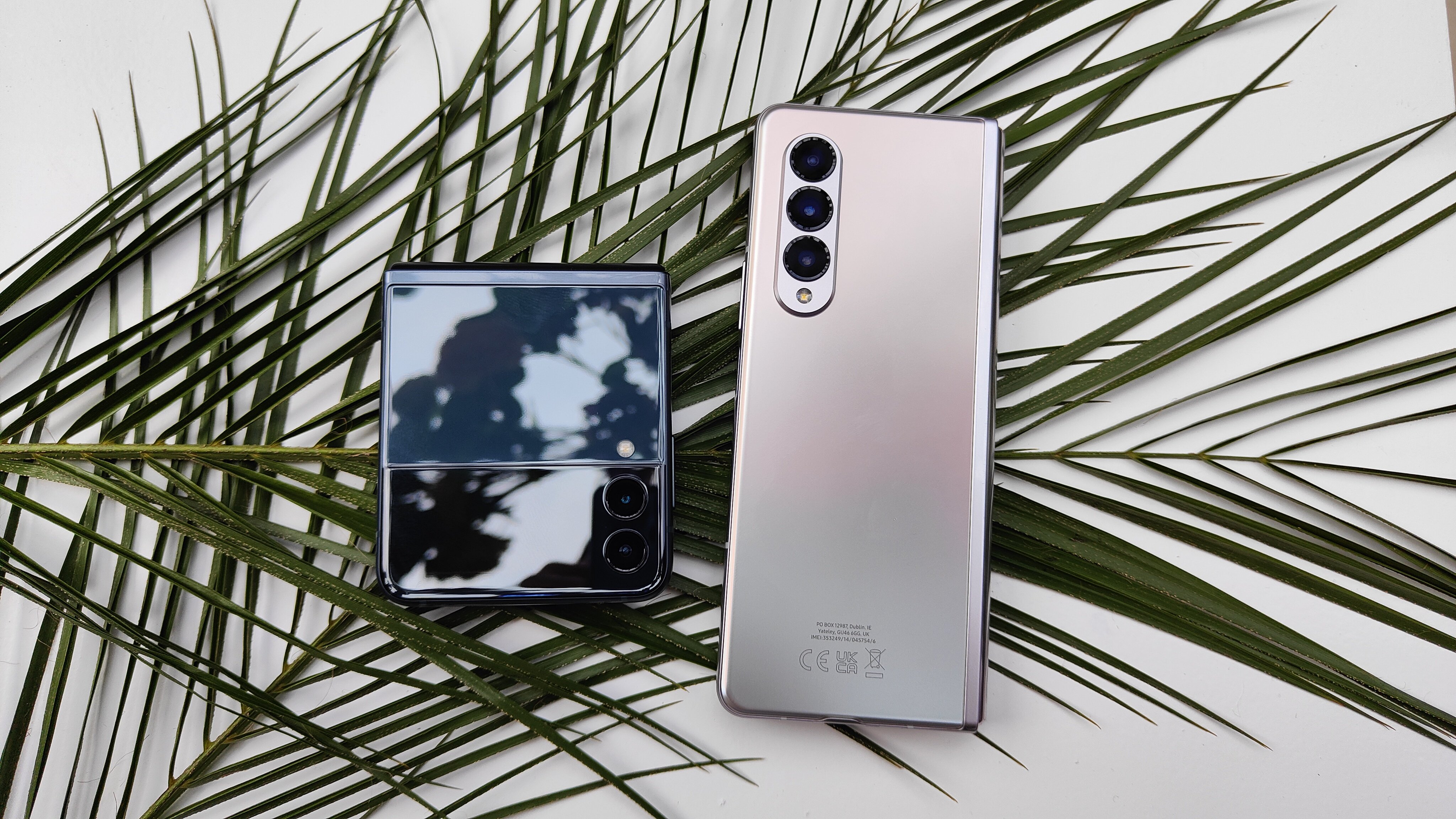 John Reilly The Samsungireland Galaxy Flip3 A Lot More Manageable But Still Tricky To Open And Close One Handed Flip3 Samsung T Co Gwtsmktjzh Twitter