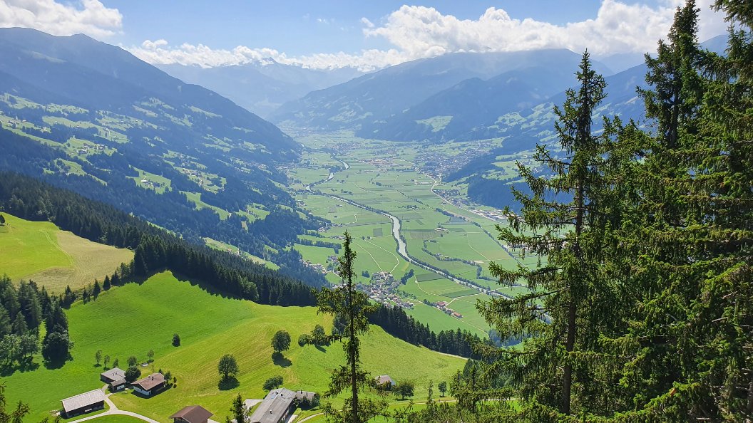 GerritvdLinde's tweet photo. Zomertijd vakantietijd #Zillertal #Alpbachtal #StummimZillertal #Brandenberg Met vandaag al prachtige vergezichten vanaf de Reitherkogel https://t.co/TbNU1nQjvQ