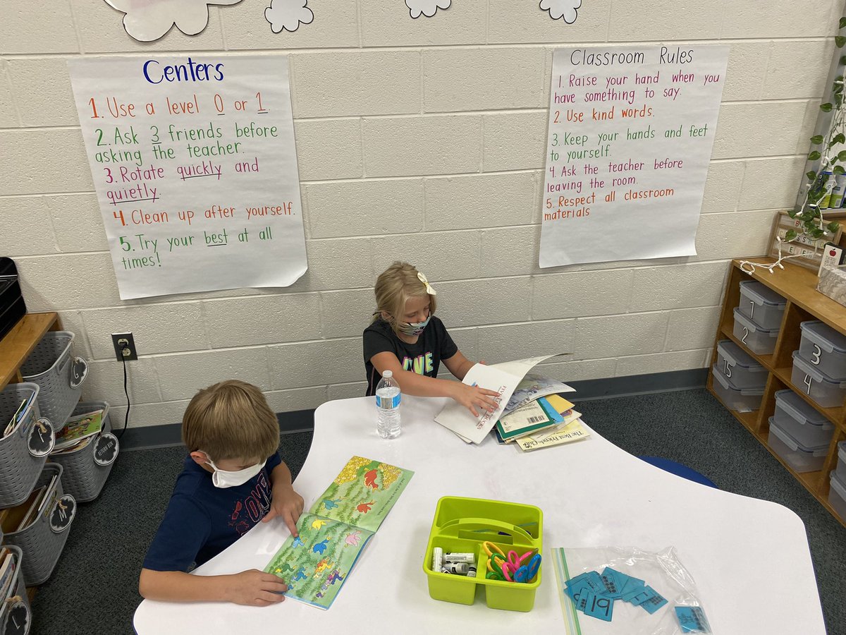 thompson_MES's tweet photo. Level 1 teachers and students working hard in reading rotations this morning! @MorganBroncos @RSSchoolsNC @MES_Jackson https://t.co/t7Z7zj1LtI