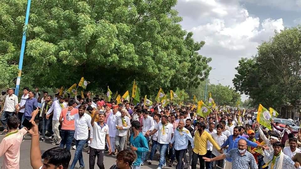GogaDelu's tweet photo. प्रदर्शन:- जोधपुर @कलेक्ट्रेट अन्याय के खिलाफ..
कांग्रेस पार्टी के दबाव में एसडीएम द्वारा राष्ट्रीय लोकतांत्रिक पार्टी के 18 उममीदवारों के पर्चा खारिज करने के खिलाफ और पार्टी का सिंबल नहीं लेने के विरोध में  ! 
@NarayanBeniwal7 @Rajuramkhoja52
@RLPINDIAorg
#TeamRLP #RLPJodhpur https://t.co/juHVtA3wXY