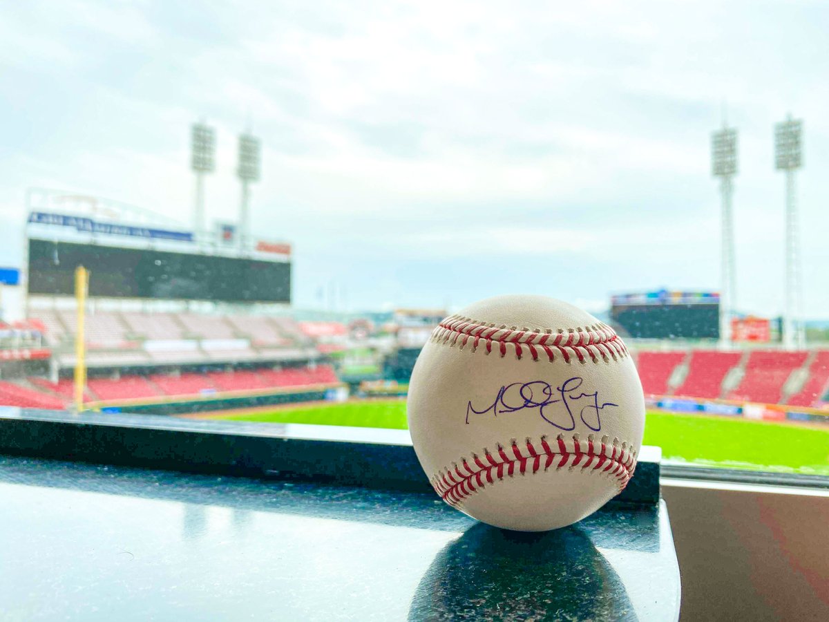 🚨 𝗔𝗨𝗧𝗢𝗚𝗥𝗔𝗣𝗛 𝗚𝗜𝗩𝗘𝗔𝗪𝗔𝗬 🚨

RETWEET to enter to win an authentic MLB baseball signed by Michael Lorenzen! Must enter today before 4 p.m. ET. Winner selected randomly. Rules ➡️ atmlb.com/2PyYI2V