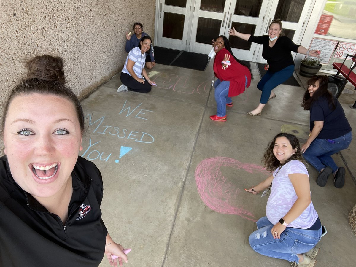 CoachCueva's tweet photo. Huge shoutout to all the @GJHRangers teachers that came out to help decorate the sidewalks for the first day of school! We had way more help than just the teachers in these pictures! We can’t wait to for the 1st day! #tellyourstory #redtrackpride #BacktoSchool2021 #artists https://t.co/sOQwyto8Hi