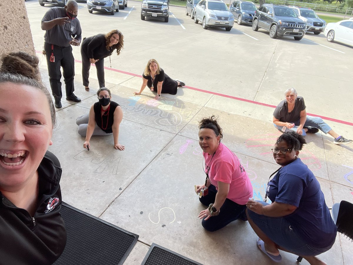 CoachCueva's tweet photo. Huge shoutout to all the @GJHRangers teachers that came out to help decorate the sidewalks for the first day of school! We had way more help than just the teachers in these pictures! We can’t wait to for the 1st day! #tellyourstory #redtrackpride #BacktoSchool2021 #artists https://t.co/sOQwyto8Hi