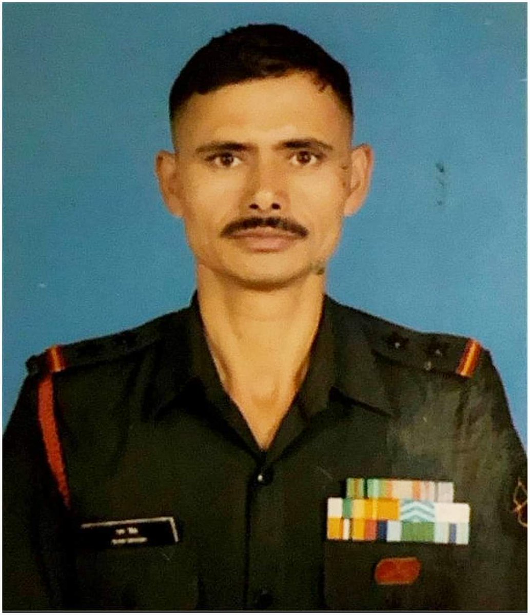 rajeshkumaarbzp's tweet photo. जम्मू कश्मीर, राजौरी में आतंकियों से लड़ते हुए वीरगति को प्राप्त पौड़ी गढ़वाल, उत्तराखण्ड के अदम्य साहसी वीर योद्धा सूबेदार राम सिंह जी के सर्वोच्च बलिदान को कोटि कोटि नमन 🙏😥🇮🇳
ईश्वर अमर शहीद वीर जवान की आत्मा को शांति प्रदान करे @BJP4UK @pushkardhami @ajaeybjp @AjaybhattBJP4UK https://t.co/3a2976QtLo