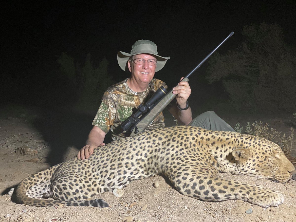 Mike Arnold is an outdoor writer. He hunted this leopard with Jamie Traut Hunting Safaris. 'One of the best experiences in my hunting life.' Perhaps he should write science fiction &amp; stop killing. 🤦🏻‍♀️
🙏🏼RT
#BanTrophyHunting
<a href="/zbleumoon/">Sarah ☮ & █▄❤️╲╱☰ Ⓥ🐘🐯🐬🐷🐥🐄</a> <a href="/AgainstHunting/">For Love of Foxes</a> <a href="/Angelux1111/">Angel</a> <a href="/PhaedraXTeddy/">Phaedra</a>