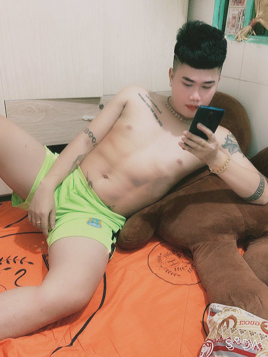 Mới vừa tắm xong .. ai bú lại bú nè