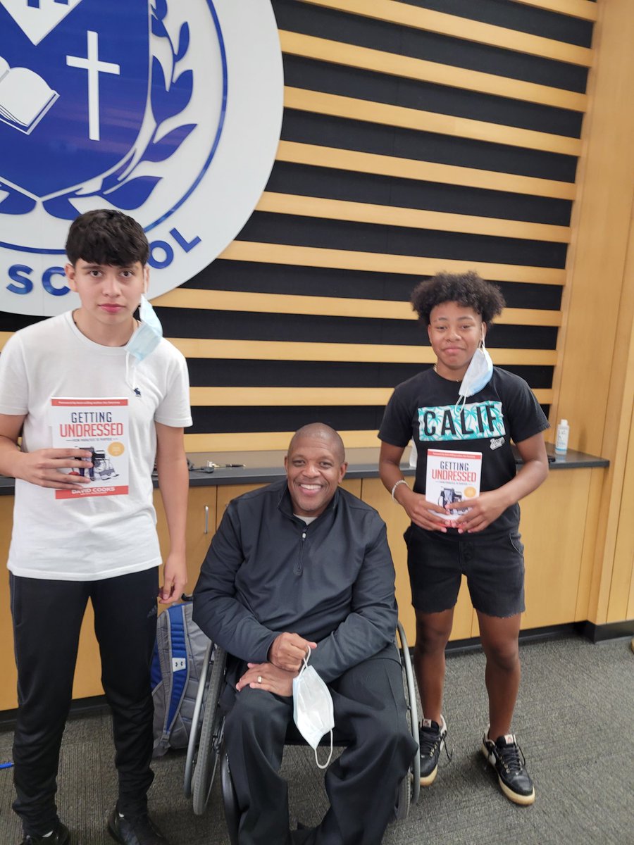 dcespeaks's tweet photo. One of my favorite things to do is book giveaways!
Thank you @STMCavaliers for this opportunity to discuss Servant Leadership with your students today.
#Paralysis2Purpose
#perspective #perseverance #partnerships
#mentalhealth https://t.co/SwEJ1rFS9G