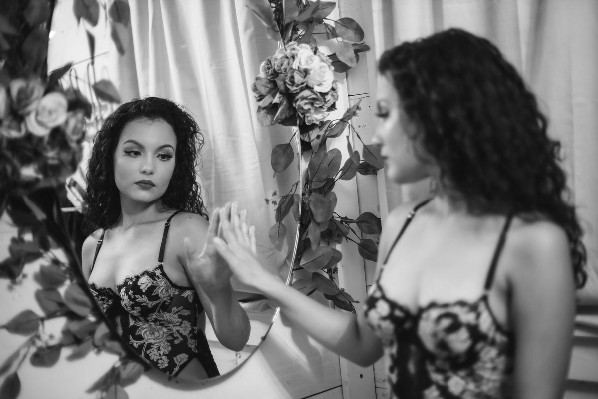 PaleHorseHTX's tweet photo. The true beauty of a woman is reflected in her soul. https://t.co/ELGI9lysQ7