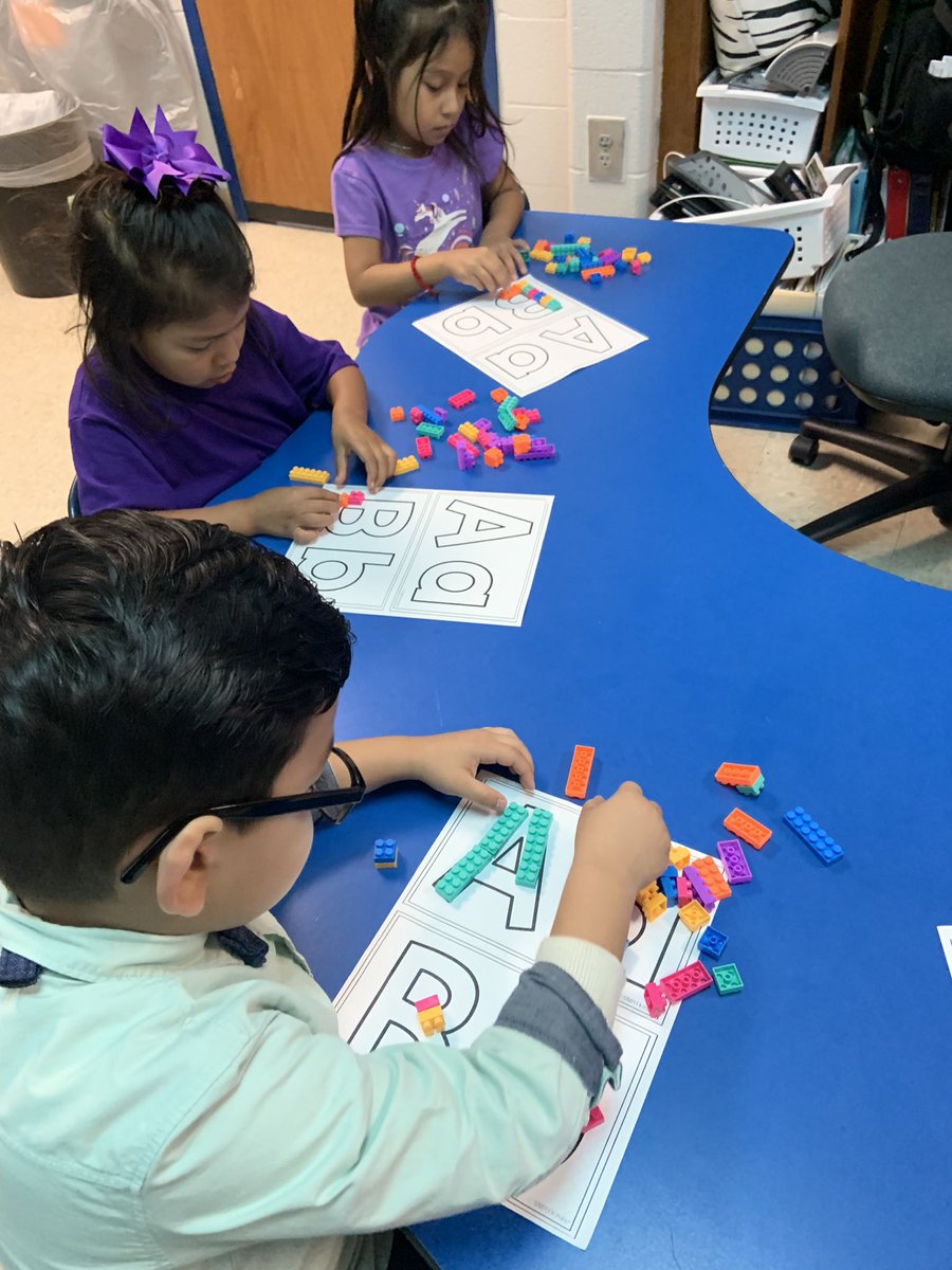 Erin Lintzenich on Twitter "Started our Thursday with colors, alphabet