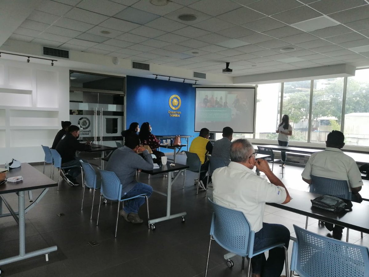 Dianalepio's tweet image. 🌎🍃📝 #ESGBCGreenNews #Integrativedesign 
El día de hoy se continúa la serie de capacitaciones para los miembros de la Alcaldia de San Salvador, para dar a conocer las herramientas de construcción sostenible y trabajo colaborativo.
+