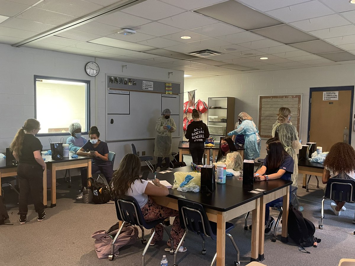 These health science students have learned how to properly don and doff their PPE. #learnbydoing  <a href="/FallonDriver/">𝔽𝕒𝕝𝕝𝕠𝕟 𝔻𝕣𝕚𝕧𝕖𝕣</a>