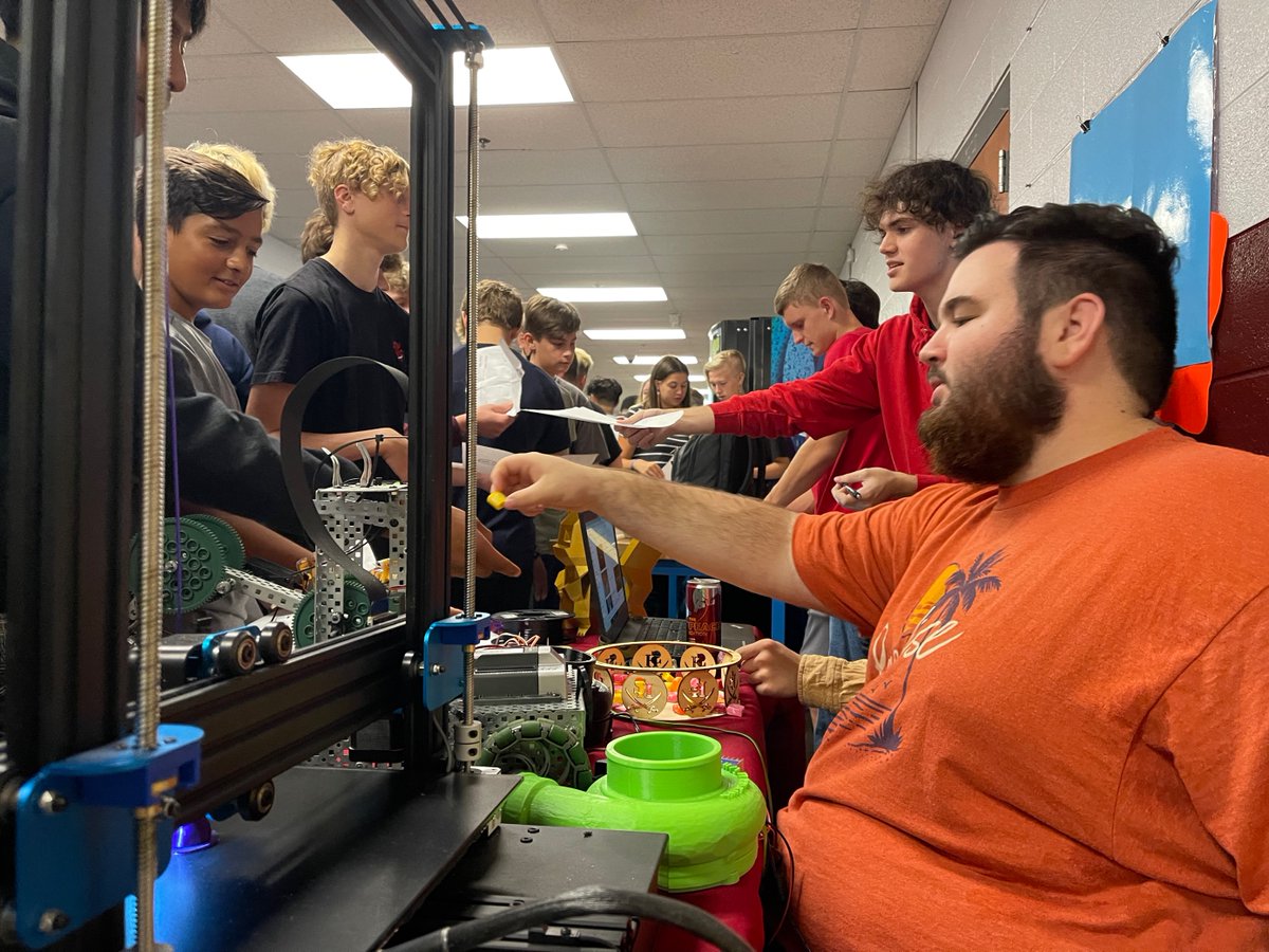 STEMatTheHill's tweet photo. The results are in - our BLITZ booth rocked! Almost 20 new members signed up and about 24000 people stopped by (as I am told by exaggerating teenagers).  Maybe it was the 3D printers...maybe it was the snacks?Either way, thanks to our Administration for this opportunity!! https://t.co/Iecfck8nEv