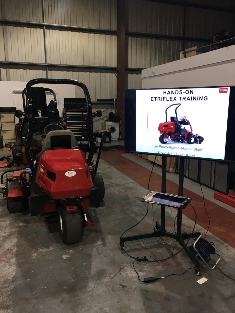 ReesinkTurfcare's tweet photo. New eTriFlex training at @ReesinkScotland's Livingston branch this week! #training #turftraining #reesinkscotland #torotraining https://t.co/F7d2i3QfSR