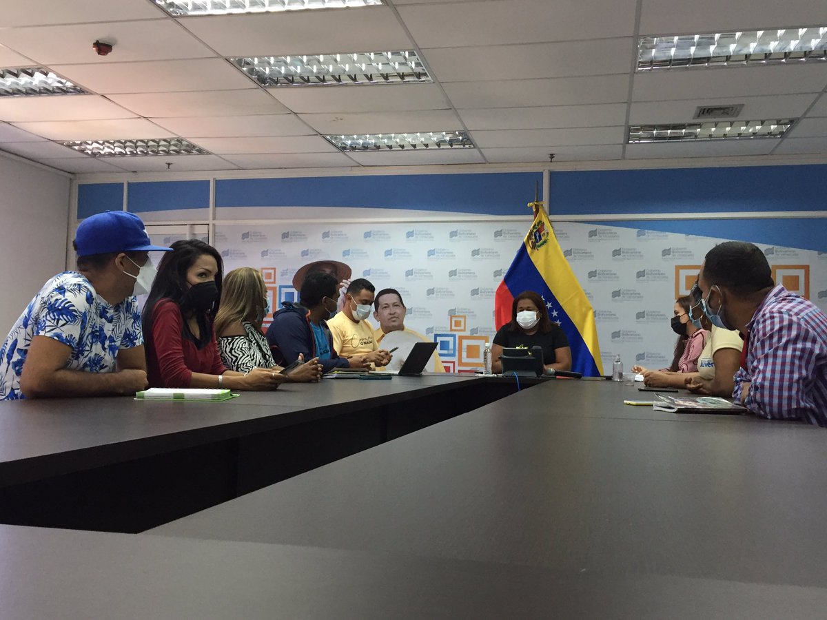 mincomunas_ve's tweet photo. #NotiComuna🗞 | Comunas Corazón de la Patria celebró el 13 aniversario de Fundacomunal (Leer más).
➡️https://t.co/j6H4nc4f8n ⬅️
.
.
.
#ChavezPorSiempre
#ComunaONada
@NorisHerrerar
@Vzla_Comunal
@WilliamsBurgos_
@ErikaMendz_2
@ferrodriguezmez
@ogledar https://t.co/QQR0NJu4q7