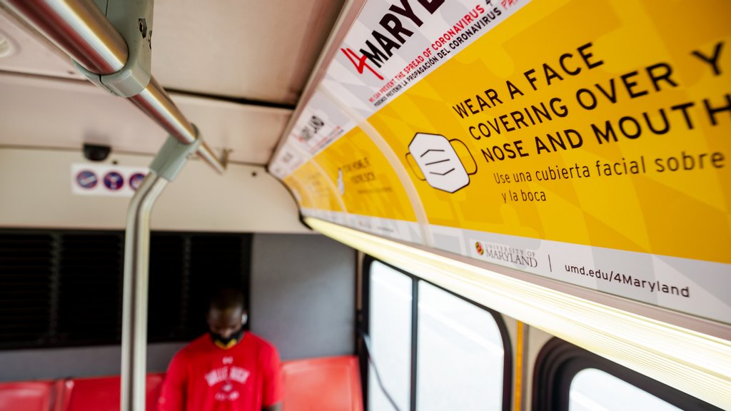 DOTS_UMD's tweet image. Do you have a face covering? They are still required on #ShuttleUM buses, so make sure you are wearing yours properly as the bus approaches. #4Maryland