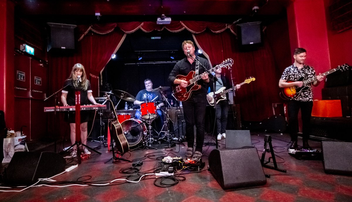 dublin_quays's tweet photo. the fab @BirdsofOlympus in action at @WorkmansDublin last night!
pix by #billycahillpix
Watch the FREE TO VIEW concert here: https://t.co/9Ix1wIdIDN
@DeptCulturelRL @cathmartingreen #liveperformancesupportscheme @LiveVenueIre @Failte_Ireland @VisitDublin https://t.co/hKXQouEIFY