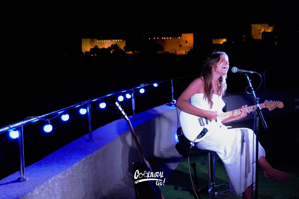 coolturalfest's tweet photo. ¡Inolvidable velada la de nuestro #SecretShow con @MarenMusiic bajo la luz de la luna 🌓 con la ciudad de #Almeria a nuestros pies! 🌃
¡Gracias a todos por confiar en nosotros una vez más y a Maren por hacerlo todo tan bonito! 🙏🏼😍
#CoolturalGo #CoolturalFest #culturasegura https://t.co/MrqkM1UYts