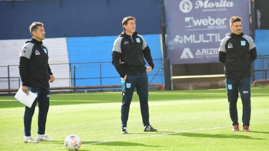 RacingFiles's tweet photo. #NoticiasAcademicas 
Este jueves, #ClaudioÚbeda hizo fútbol y paró un 11 pensando en la visita a #Arsenal. En relación a la victoria frente a NOB, hubo dos cambios: Maximiliano Lovera ingresó por Benjamín Garré y Fernando Prado lo hizo en lugar de Eugenio Mena, q trabajó aparte https://t.co/f08ncV9oVC