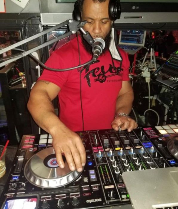 LETS GET IT! IM GOING IN 6@8...LOG IN MIXLR.COM/DWILDMUSICRADIO 
Shawn Davis-three Shawn Davis-two Shawn Davis DjShawnlover Davis D.J. Shawn Lover