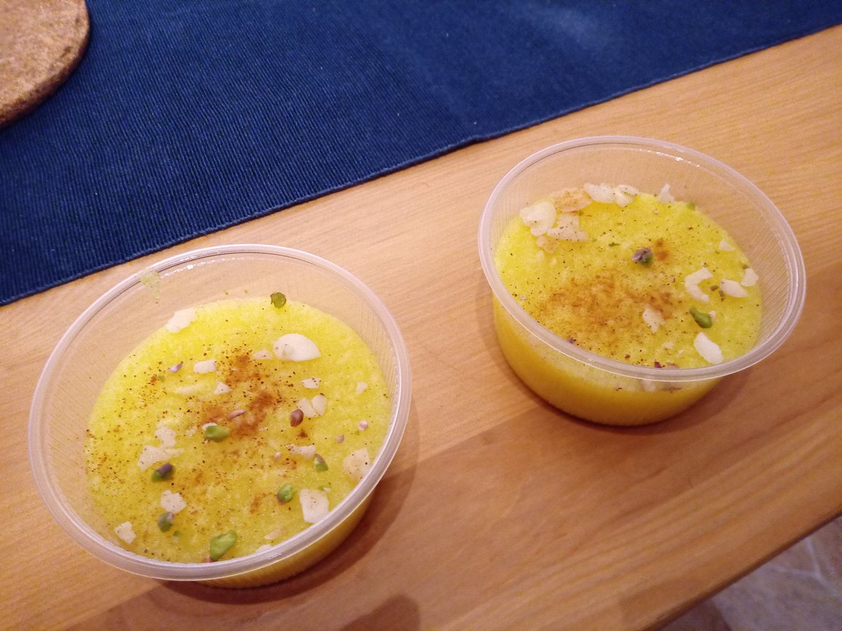 MRechthaler's tweet photo. Heute war ich bei Freunden mit Herkunft #Afghanistan zu Besuch. Sie haben mir anl. #Ashure #Asure diesen Pudding geschenkt 🤗🥲 Ich bin in Gedanken bei ihren Familien, die in der Heimat das Fest zelebrieren und jeden Moment in Angst vor den #Talibans verbringen
#LeaveNoOneBehind https://t.co/3lrKOxHcC3