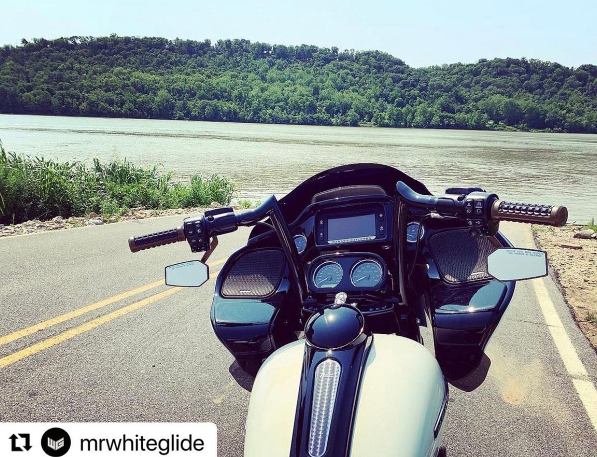 factory_47's tweet photo. Factory 47
🔥 Signature 🔥 handlebars
#Repost @mrwhiteglide with @make_repost
・・・
We’re gonna need a bigger…. okay, just a boat. #mrwhiteglide #whiteglide #harleydavidsonbagger #harleydavidson #roadglide #roadglideownersgroup #roadglidecustom #factory47 #signaturebars https://t.co/gdRPAq3o7j