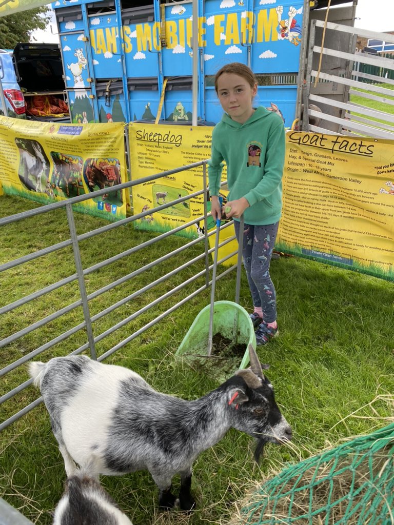 iansmobilefarm's tweet image. The last day of having my amazing little helper! She has been so incredibly helpful over the summer holidays with our school catch-up visits and shows! I’m one lucky dad.