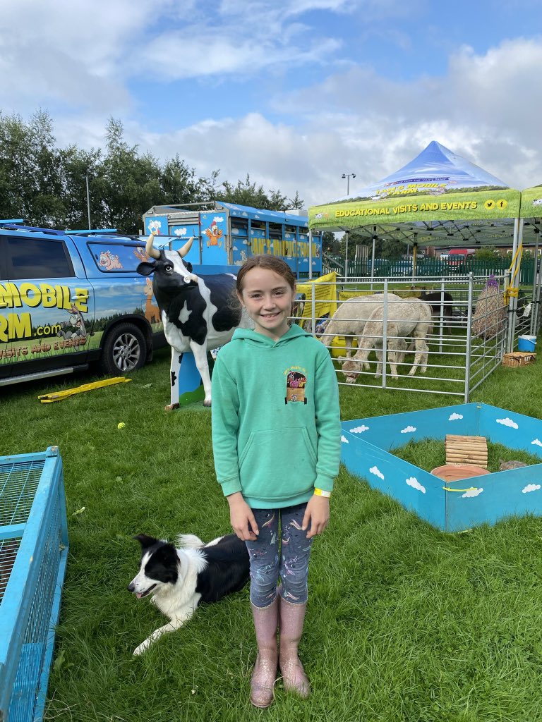 iansmobilefarm's tweet image. The last day of having my amazing little helper! She has been so incredibly helpful over the summer holidays with our school catch-up visits and shows! I’m one lucky dad.