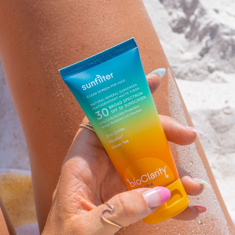 One of the main causes of premature signs of aging = unprotected UV exposure ☀️ Sun damage shows up in the form of wrinkles, fine lines, sagging &amp; age spots so layer on the SPF! Remember to use 1/2 tsp for your face and neck alone 🙌