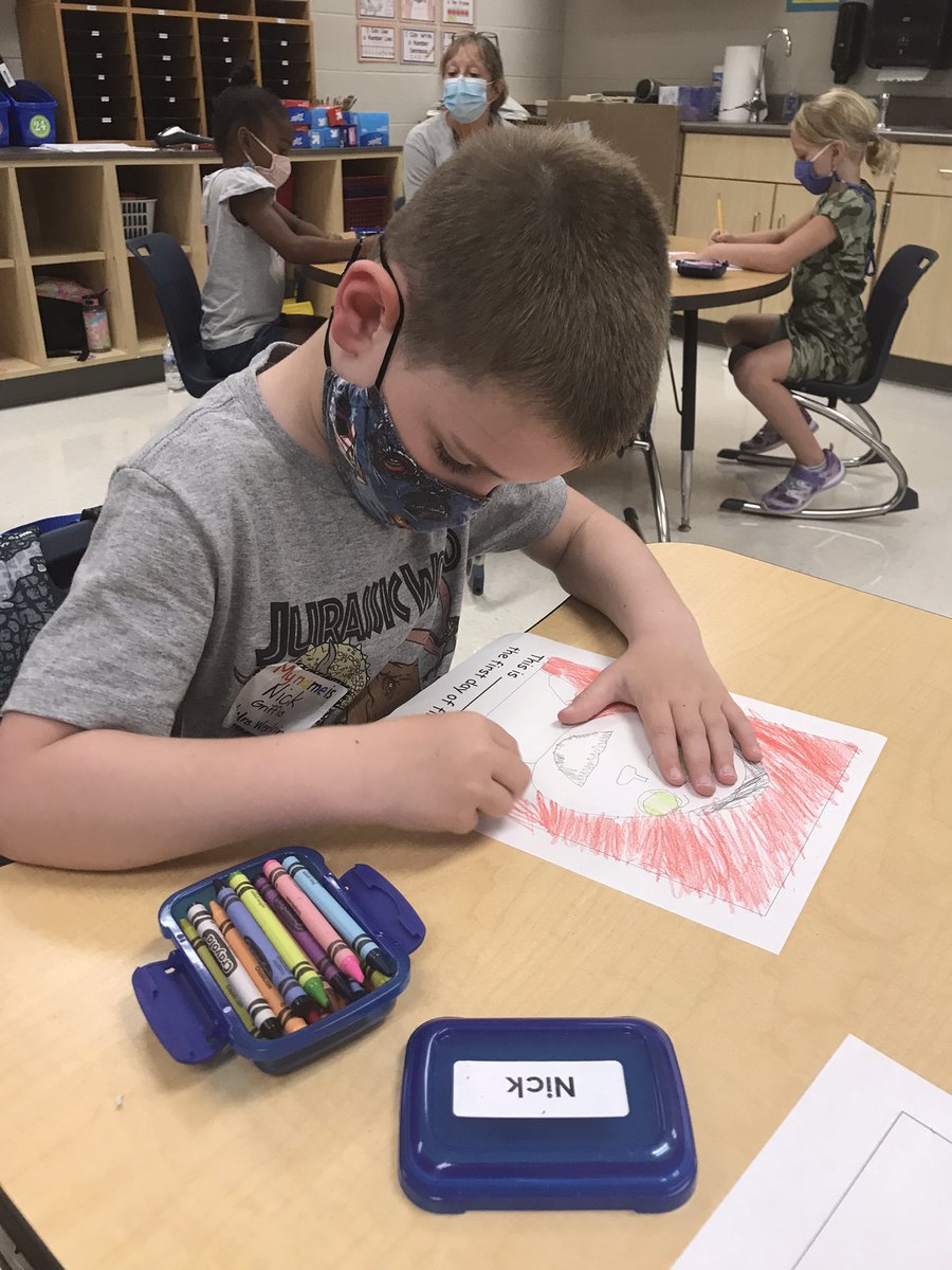 KarenWerking's tweet photo. Celebrating their first day of 1st grade with first day portraits. #summitbees https://t.co/Fmi4QHuWn6