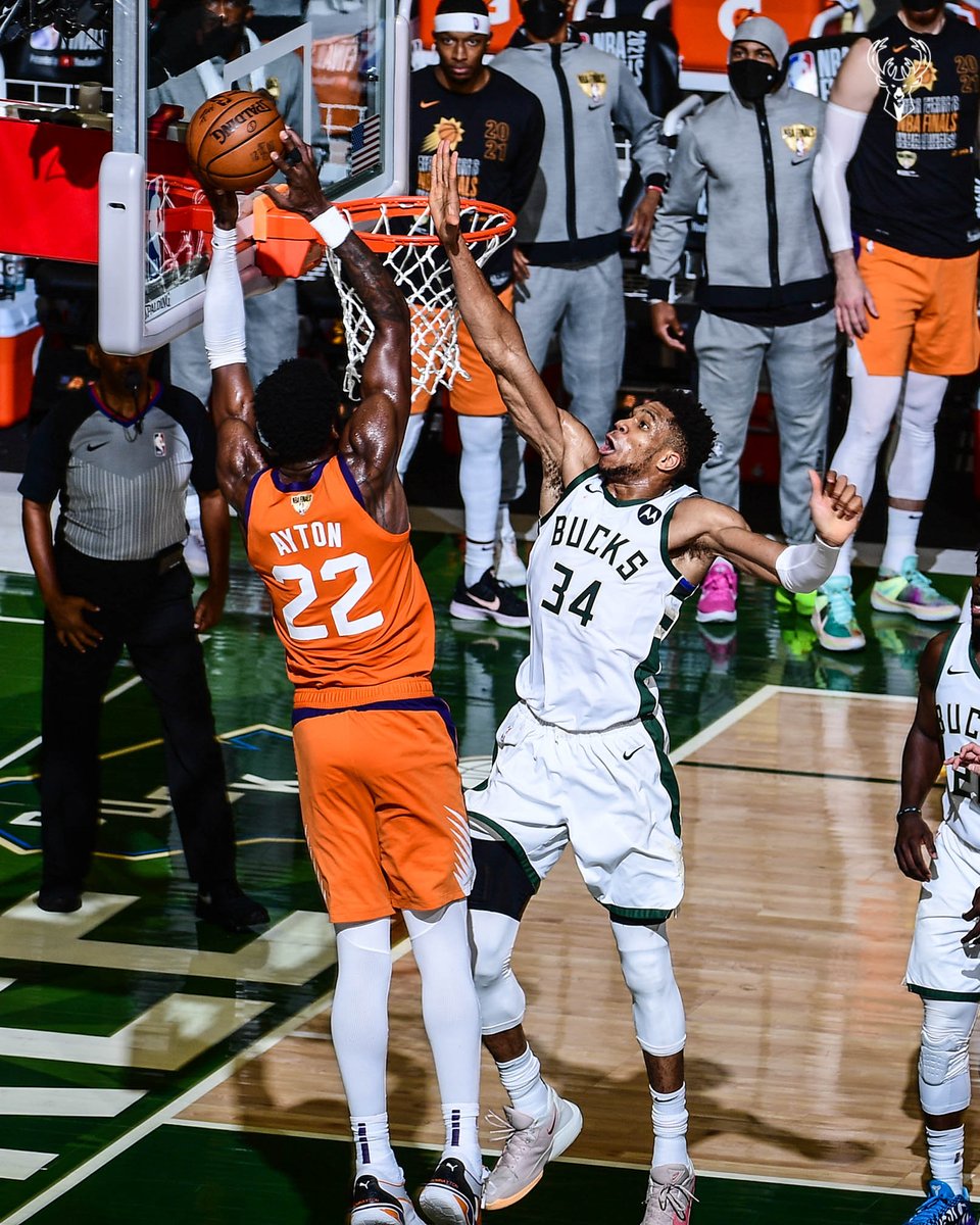 MikeBudBrasil's tweet photo. No #DiaMundialDaFotografia, qual dessas fotos foi a mais marcante do título do Bucks? https://t.co/BuFT4tVNQu