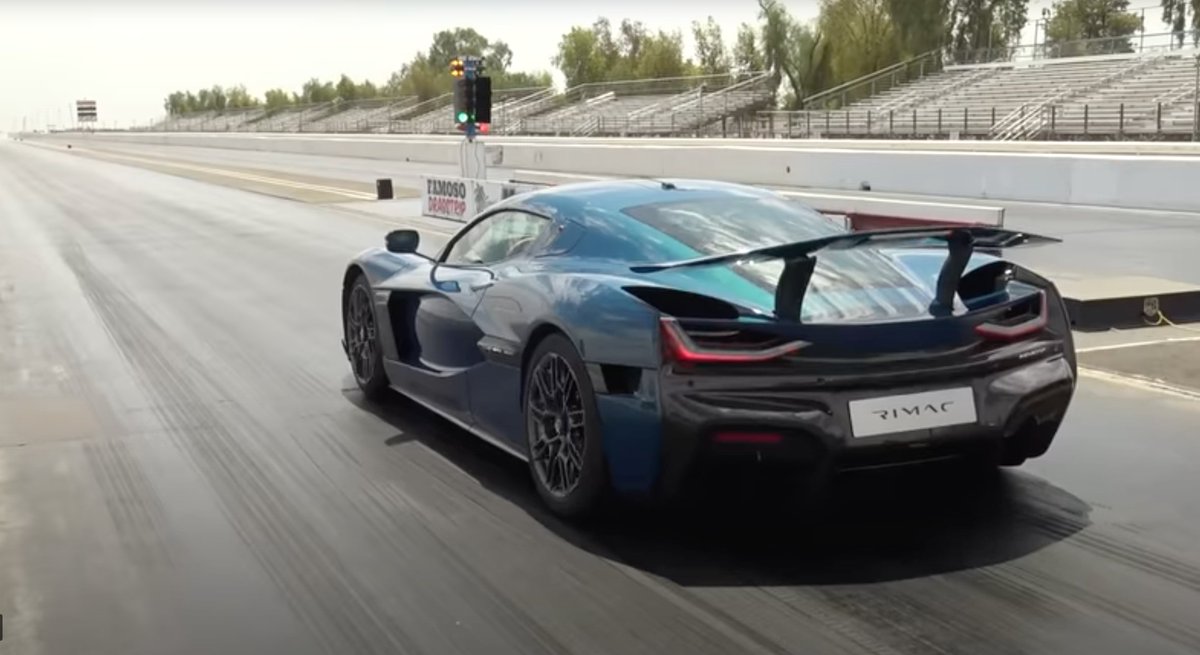 therealautoblog's tweet image. A #Rimac Nevera faces off with a #Tesla #ModelSPlaid in a drag race. Which of them repeatedly wins? bit.ly/3ghydt3