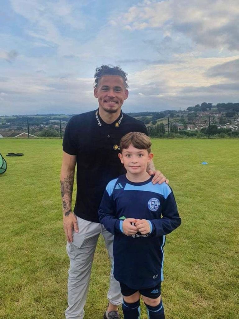 _kimdobson's tweet photo. @Kalvinphillips @LUFC @wortleyfc  u8s number 9 ⚽️ &amp; our Yorkshire pirlo https://t.co/KE0DUdZIkw