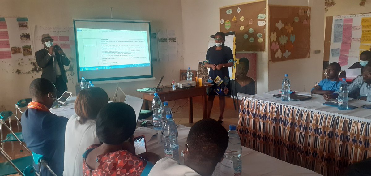 zenunetwork's tweet photo. À l'aube de la rentrée scolaire 2021-2022, s'est tenue au sein de notre siège à Bafoussam la
Rencontre Trimestrielle des Points Focaux du Programme #CitizenSchool les 18-19/08 2021. 
L'objectif de 7te rencontre consistait à évaluer les activités menées lors du 3ème trimestre..
1/ https://t.co/eCyVGJDLMu