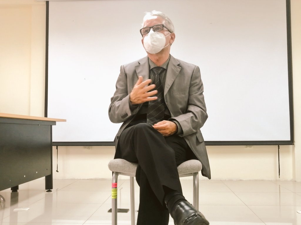 Camilo Espinosa (@camiloaep) on Twitter photo Mantenemos reunión con directivos de instituciones educativas particulares de Loja que muestran interés en formar una asociación que los agrupe y represente. "Ustedes son aliados estratégicos de <a href="/Educacion_Ec/">Ministerio de Educación, Deporte y Cultura</a>".
#JuntosLoLogramos Mantenemos reunión con directivos de instituciones educativas particulares de Loja que muestran interés en formar una asociación que los agrupe y represente. "Ustedes son aliados estratégicos de <a href="/Educacion_Ec/">Ministerio de Educación, Deporte y Cultura</a>".
#JuntosLoLogramos