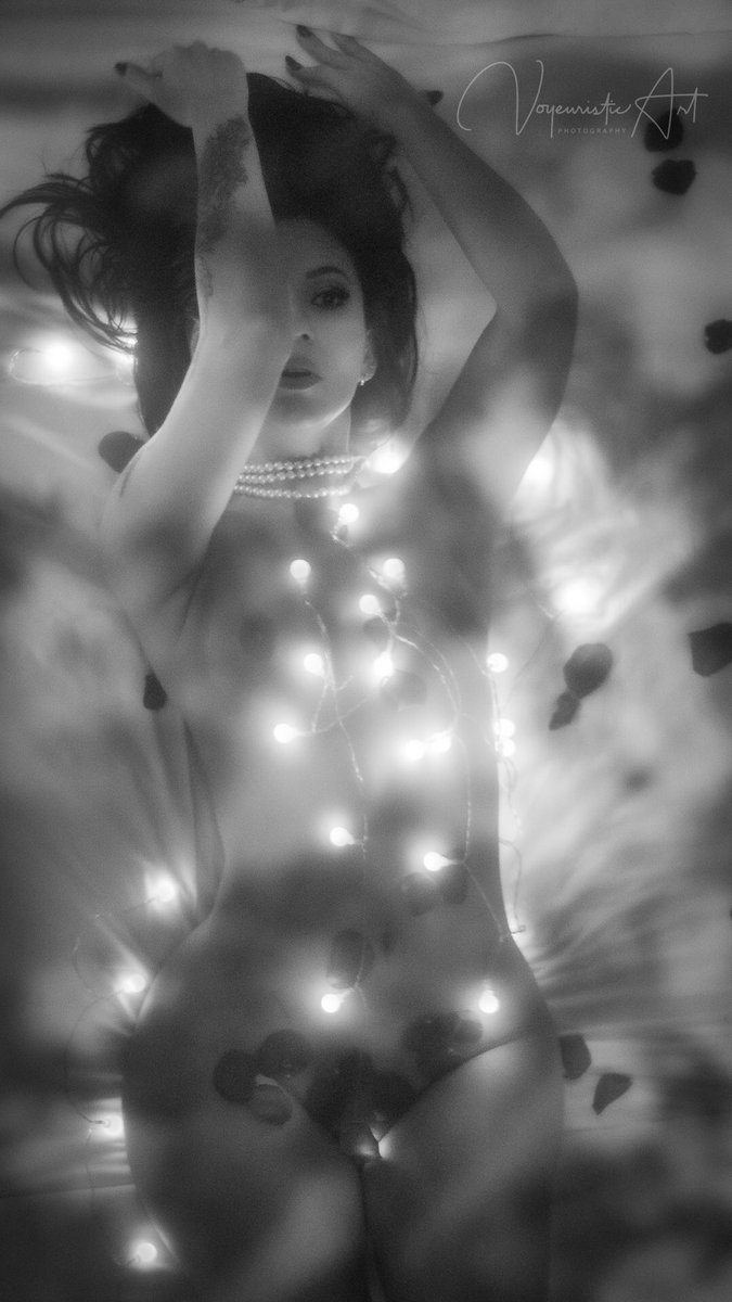 Voyeuristic_Art's tweet photo. Modelo:@SoyElixir
Locación: VP Vintage @MotelesVpMx
📸:@Voyeuristic_Art
#SexyGirl
#ArtisticNude
#WorldPhotographyDay
#WorldPhotoDay
#ColorPhotograpy
#BlackAndWhitePhotograpy
#photograghy #photo #photoshoot
#model #modelshoot #photooftheday
#Voyeuristic_Art https://t.co/lLJSn477I1