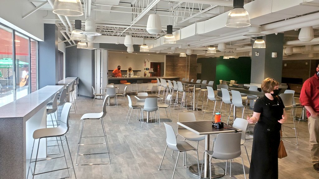 jason_loxton's tweet photo. Holy cow! The Pit pub @cbuniversity has completely transformed. What a dramatically better space! If you're faculty on campus now, come join the UTP crowd for a drink/chat about pedagogy. If not, let's make it a date this fall! @CBUSU https://t.co/NSSvWF9Jdw