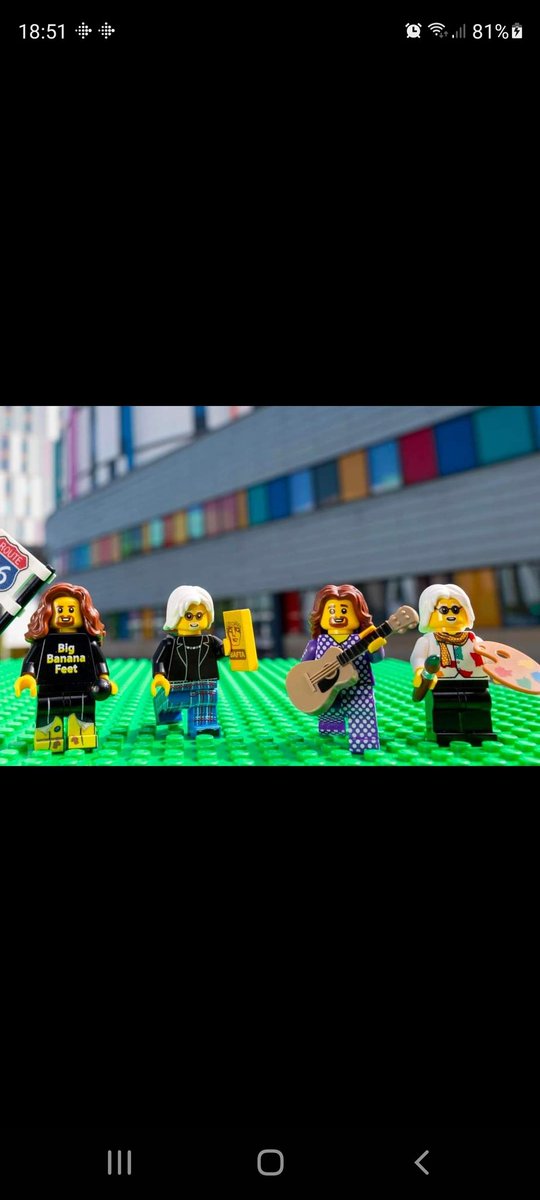 Loucheekymonkey's tweet photo. @IAmChrisRamsey being a lego lover thought you'd appreciate a fellow comic in lego form #TheBigYin #BigBananaFeet 🤣😂 https://t.co/nHGO3nSpi4