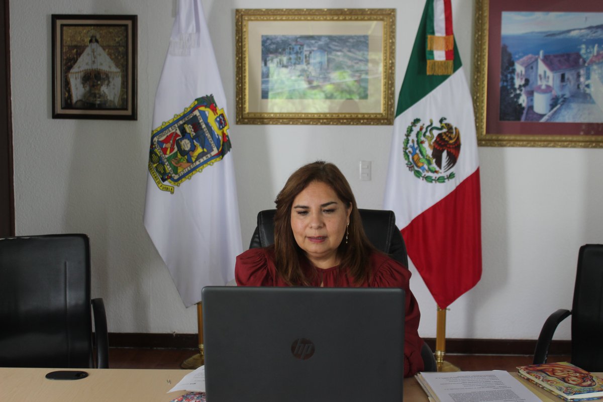 AmbienteGobPue's tweet photo. Al inicio del #Webinnar💻 Caja de Herramientas: Sesiones de Trabajo con Instrumentos de Política Pública, la secretaria @BetyManrique destacó que, #Puebla tiene gran potencial para promover energías limpias que contribuyan a la mitigación del #CambioClimático 💡♻️🌎. https://t.co/Qd9YgSNV9I