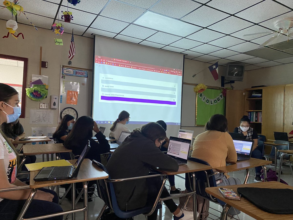 nanstockton's tweet photo. Having a FANGtastic ๐ digital lesson through @PearDeck with my Biology Honors students. So blessed to be at a 1 to 1 district. #SHS #SHSScience #Biology #EdTech #digital #hybrid @TheLatestStrike https://t.co/9e66aqBQ6U