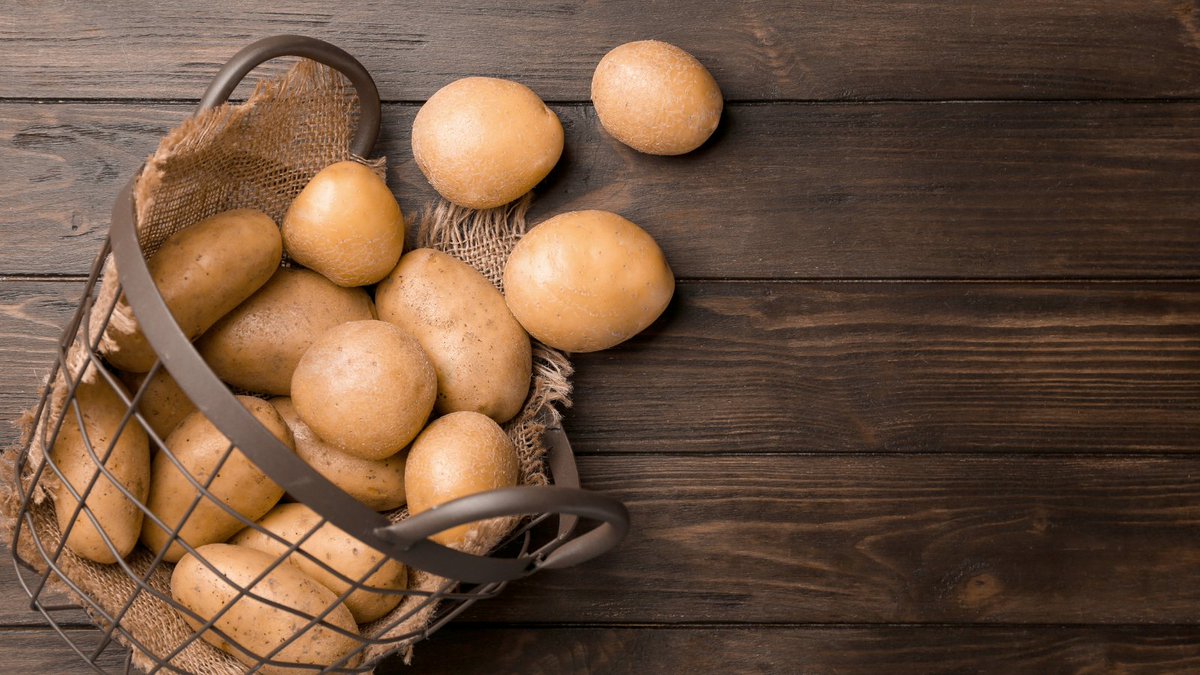 kitchenshortcut's tweet image. #Potatoes should always be kept in a dark, cool place, as exposure to light can lead to sprouting. Keep them off the fridge, as cold temperatures can affect the starches, turning them into sugars and changing the flavor.

#PotatoDay #kitchenshortcuts #kitchenhacks #kitchentips