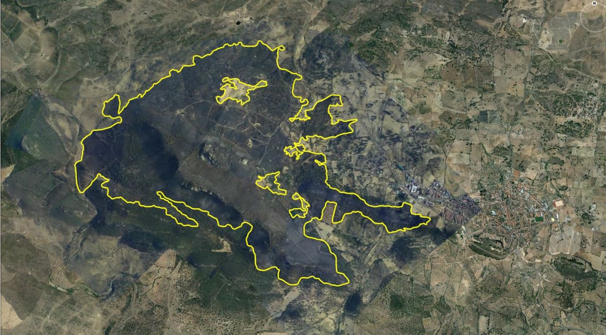 agriculturaEXT's tweet photo. La dirección de extinción del #IFAlburquerque da por estabilizado el incendio, quedando desactivado el nivel 1 de peligrosidad. 
📷 Perímetro del incendio. Según una primera estimación ha afectado a 650 hectáreas. https://t.co/5RskzJsvgr