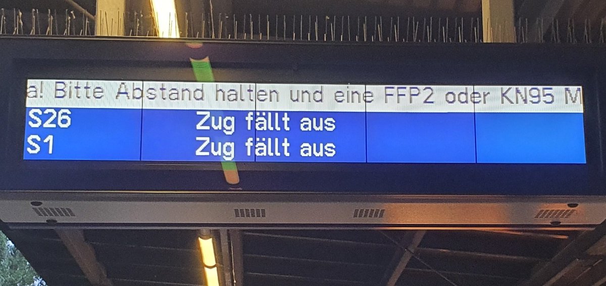 Liebe <a href="/SBahnBerlin/">S-Bahn Berlin</a> könnt ihr mir das vielleicht erklären??? Stehe Wittenau Ri. Süden. Denn einen Tweet finde ich nicht.