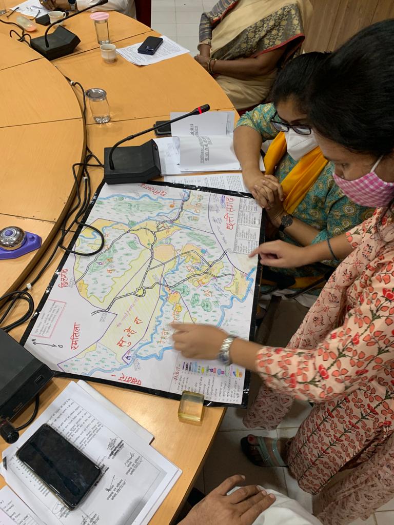 HarshikaIAS's tweet photo. "Baiga's are Primitive tribal group residing in Mandla.Providing them the right to access their spiritual,social,economic ,Cultural rights embedded in a territory spread across a geography in the form of  HABITAT rights  under FRA  has definitely been one of the most enriching https://t.co/exrjeebMUu