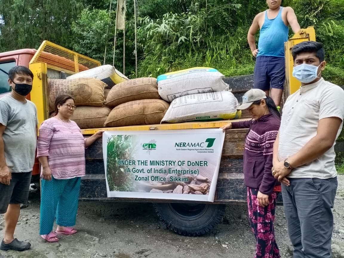 neramac's tweet photo. Today NERAMAC ZO Sikkim procured total 1037kgs of GI tagged Sikkim large cardamom from the farmers and FPOs of Singhik, North Sikkim.
@MDoNER_India
@PIBGangtok
@TalkSikkim
#Sikkimlargecardamom
#GeographicalIndication
#Singhik #northsikkim https://t.co/IJwsLcsuAD