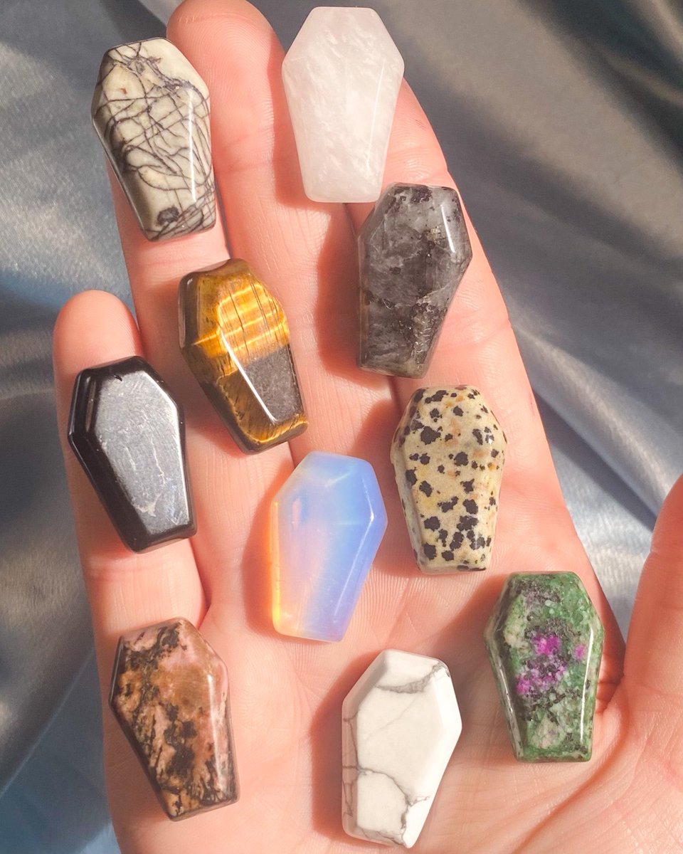 LiveeintheLight's tweet photo. crystal coffins anyone? ⚰️🕸🔮✨ https://t.co/zruJZGMqWn